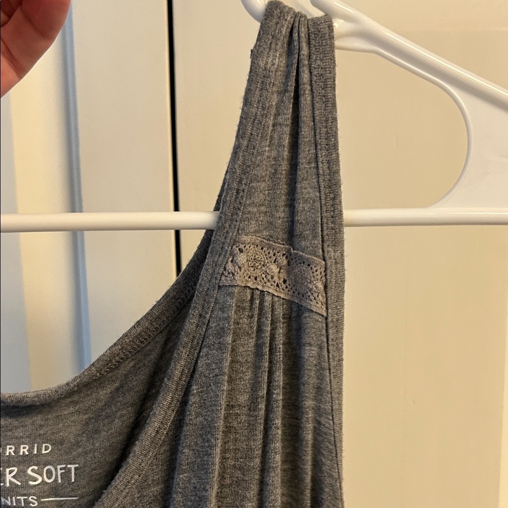 Gray Sleeveless Women's Top Torrid Size 2 - Picture 6 of 7